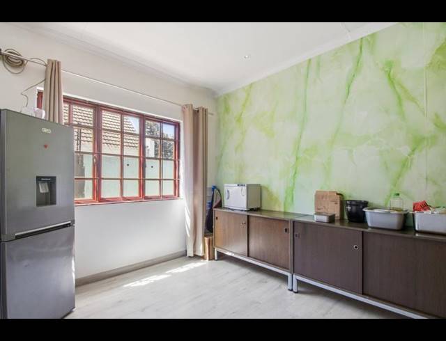 6 BEDROOM HOUSE FOR SALE IN PAULSHOF